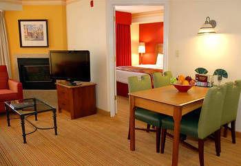 Kansas Country Club Plaza Hotel